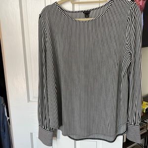 Ann Taylor black & white blouse, size large - so cute!